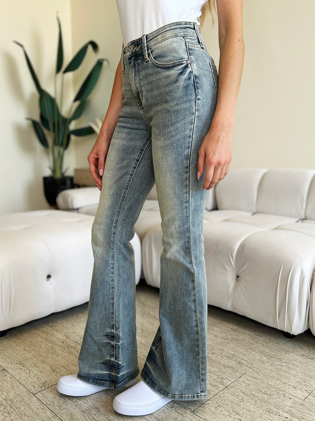 Judy Blue  Mid Rise Flare Jeans